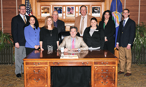 Governor Brownback declares June as Kansas Dairy Month